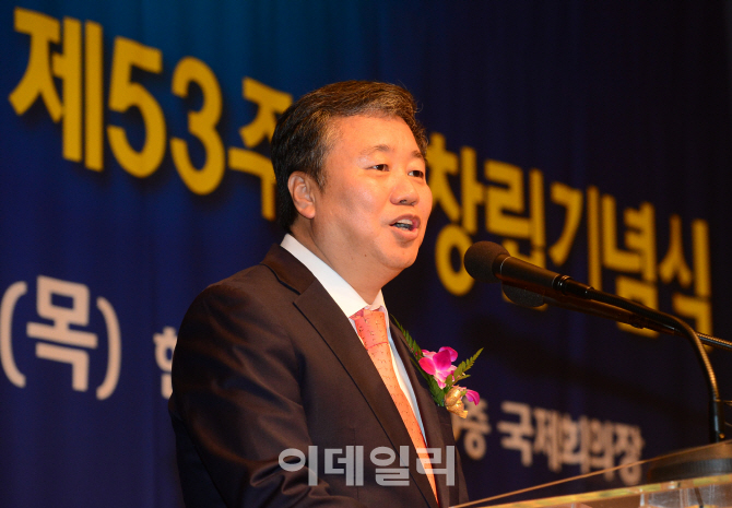 [포토]한국기자협회 창립 53주년 기념식 인사말하는 정규성 회장