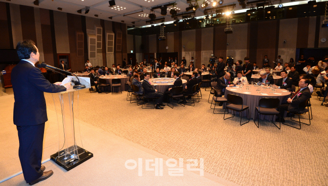 [포토]한국기자협회 창립 53주년 기념식 축사하는 정세균 국회의장