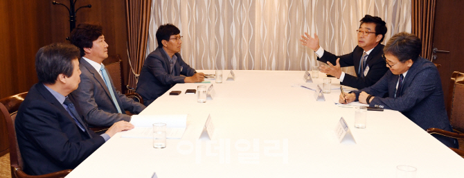 [포토]사진기자 저작권 문제 개선안 개진하는 권호욱 한국기자협회 부회장