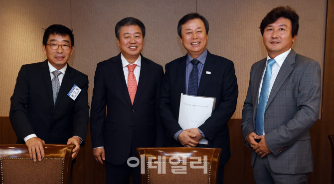 [포토]도종환 문화체육관광부장관, 언론단체장들과 만나