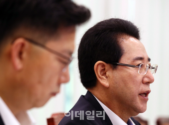 [포토]살충제 계란 파문, '답변하는 김영록 농림부 장관'