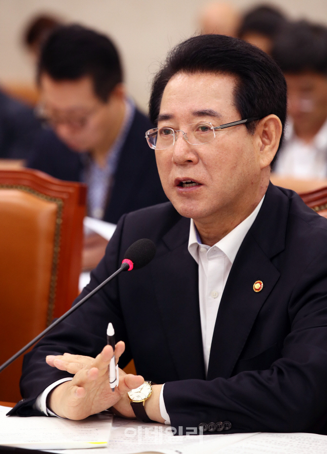 [포토]답변하는 김영록 농림부 장관