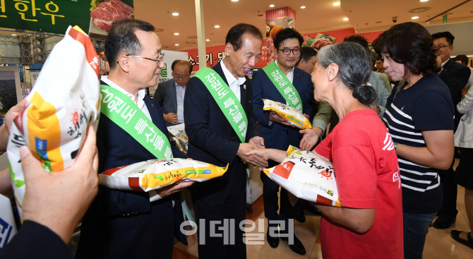 [포토]최문순 강원도지사 '강원도 농산물 애용해주세요'
