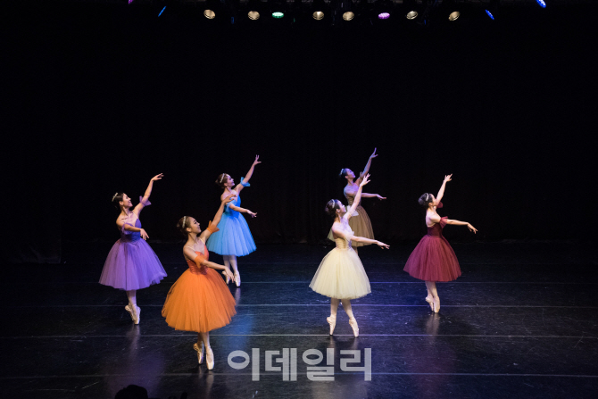 다섯 가지 색깔로 만나는 차이콥스키 발레