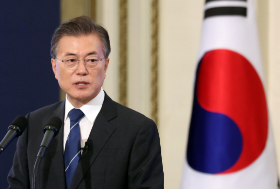 "국민화답" Vs "여론조작"…與野, '고마워요 문재인' 공방
