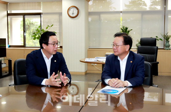 정기열 경기도의회 의장, "한국형 지방자치·분권 기대"