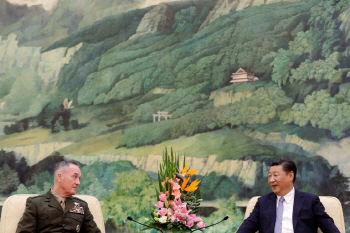 시진핑-美합참의장 면담.."미중 軍 관계 진전·트럼프 방중 기대"