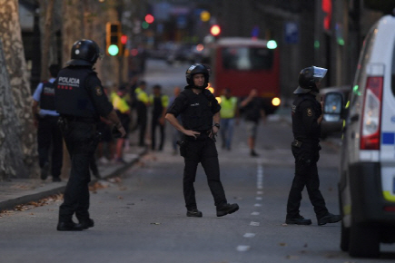 스페인 경찰, 바르셀로나 남부서 테러범 4명 사살