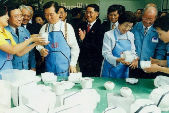 반세기 청와대 변함없는 '러브콜'..이니굿스 원조는?