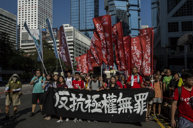 홍콩, 민주화 인사 징역형에 반중국 정서 ‘부글부글’