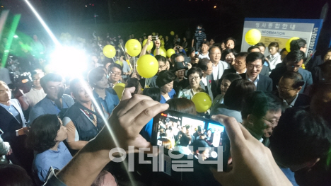 한명숙 "새로운 세상 드디어 만나..당당하게 살아갈 것"(종합)