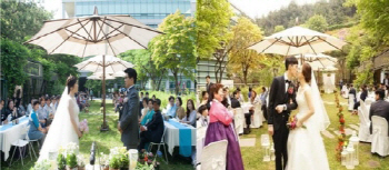 “작은 결혼 준비하는 예비부부, 시민청에 신청하세요”