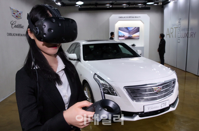 [포토]'캐딜락 하우스 서울에서 전시장 VR 체험을'