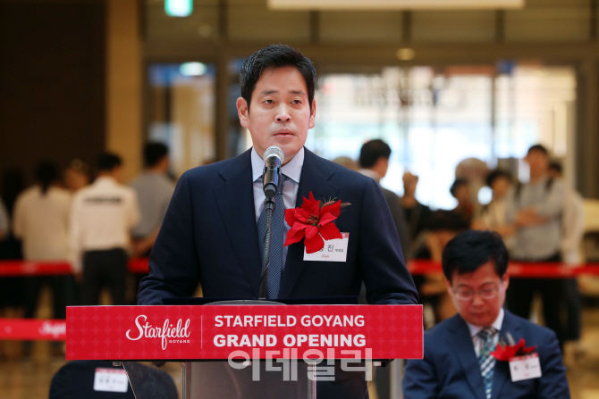 [포토] 고양스타필드 그랜드오프닝행사에서 인사말하는 정용진 부회장
