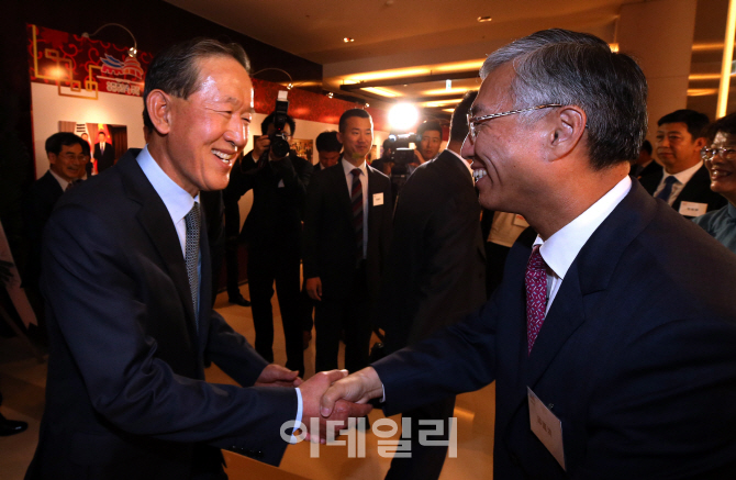 [포토]중국대사와 인사 나누는 허창수 GS 회장