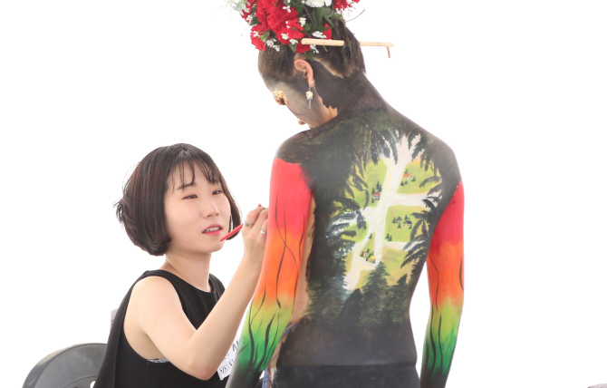 [포토] 섬세하게!