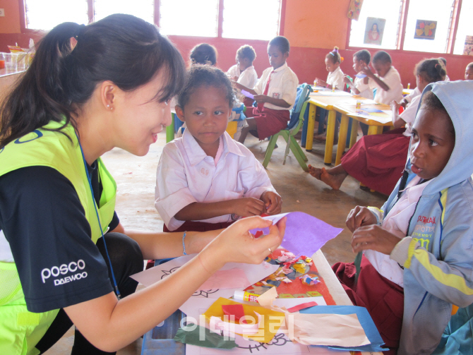포스코대우, 인도네시아서 교육지원 봉사활동