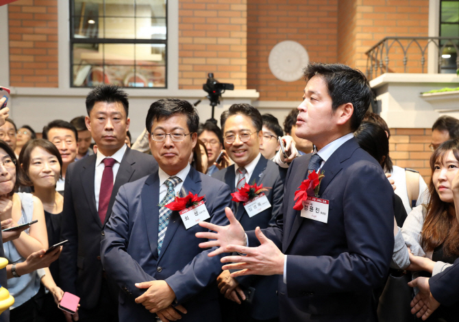 정용진 부회장 “이케아도 쉬어야” 돌직구 발언 취지는?