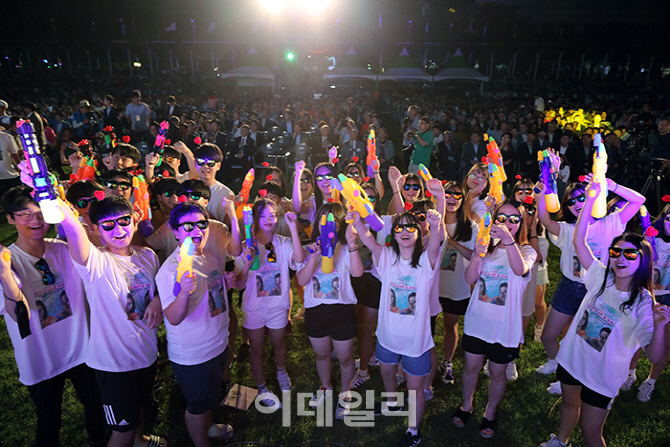 [포토] 남대천물놀이 흥겨운 반딧불축제