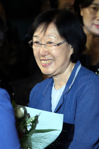 한명숙 전 총리, 전세금 1억 5000만원 추징 취소 소송 취하