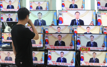 [2018 예산안]복지 확 늘리겠다더니…文, 알고보니 ‘짠돌이 산타클로스’