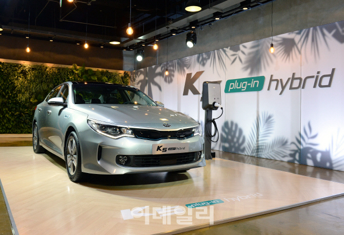 기아차, 中서 K5 PHEV 출시 앞두고 속앓이…'배터리 어쩌나'