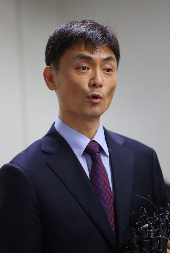 '깜짝인사' 박성진 후보, 레드라인 넘었나
