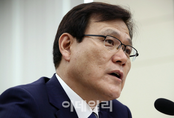 최종구 “카드사, 소상공인 부담완화에 적극 관심 가져야”