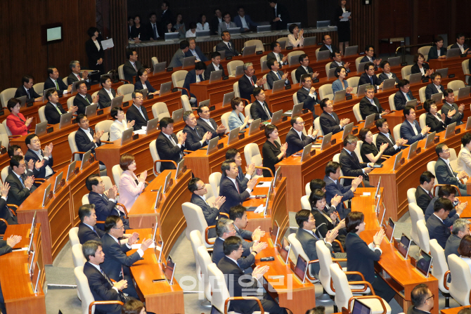 [포토]문 정부 첫 정기국회..입법·예산 전쟁 돌입