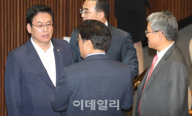 [포토]이야기 나누는 정우택-우원식-김동철