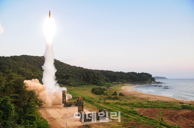 軍, 北 핵실험장 정밀 타격 훈련…현무·슬램ER 실사격 명중(종합)