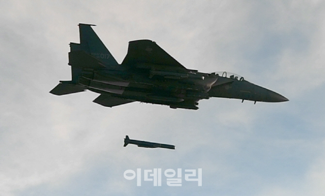 [포토] 북 핵실험 대응 SLAM-ER 미사일 발사