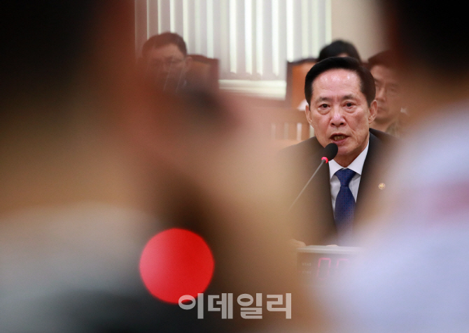 [포토]국방위원회 전체회의, '북한 6차 핵실험 관련 긴급 현안보고'