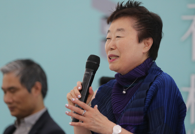 [포토] 인사말하는 배정혜 안무가