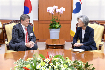 강경화 장관 "ILO에 적극적으로 협력하겠다"