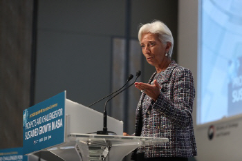 라가르드 IMF 총재의 경고…"韓 경제 생산성 급속히 둔화"