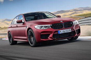 BMW M5 퍼스트 에디션 리뷰 - 더욱 강렬한 존재감을 선사하는 M5의 한정 모델