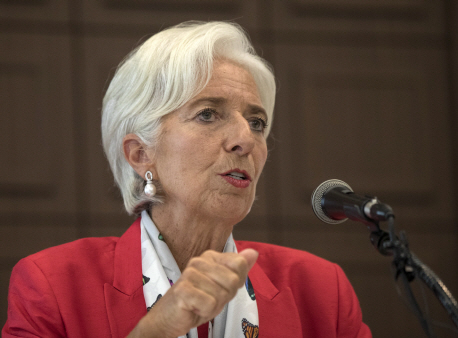 라가르드 IMF 총재 "소득 주도 성장, 경제성장과 발 맞춰야"
