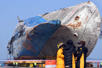 정부 "세월호, 이달 수색 종료"..3가지 과제 남았다