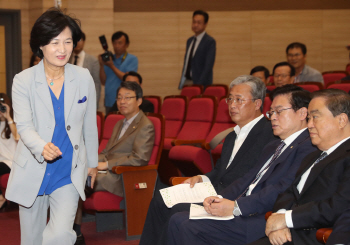 추미애 "김이수 부결, 국회가 국민 수준 한참 못 미쳐"