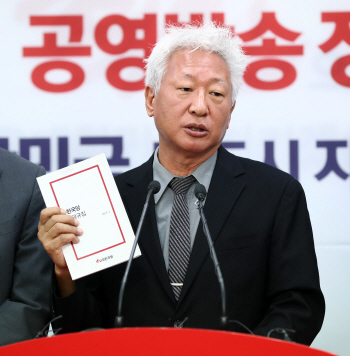 한국당, '박근혜 지우기' 본격화..洪 "1심 판결보고 출당 집행"