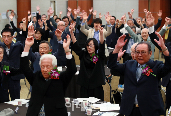 [포토]한국광복군 창군 제77주년 기념식 및 학술회의, '만세삼창'