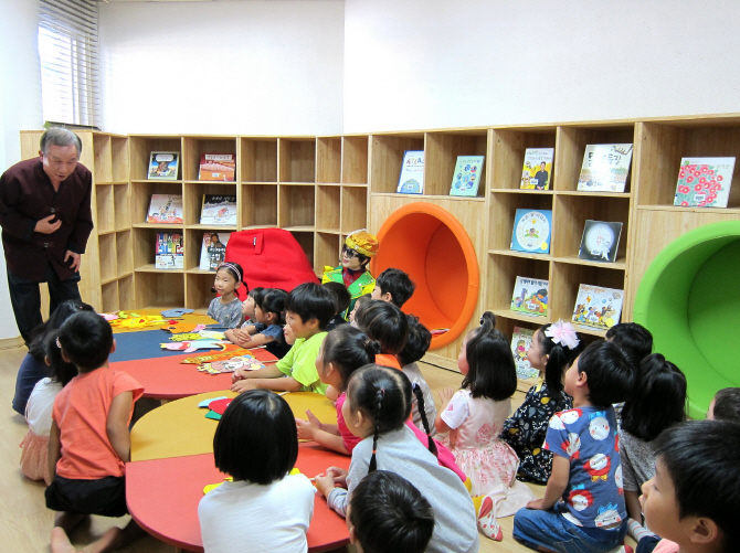 국민銀, 육군5군단 군인아파트에 작은도서관 개관