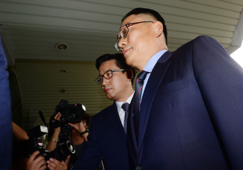 '공관병 갑질' 박찬주 대장 2차 소환조사…이달 말 신병처리 결론날듯