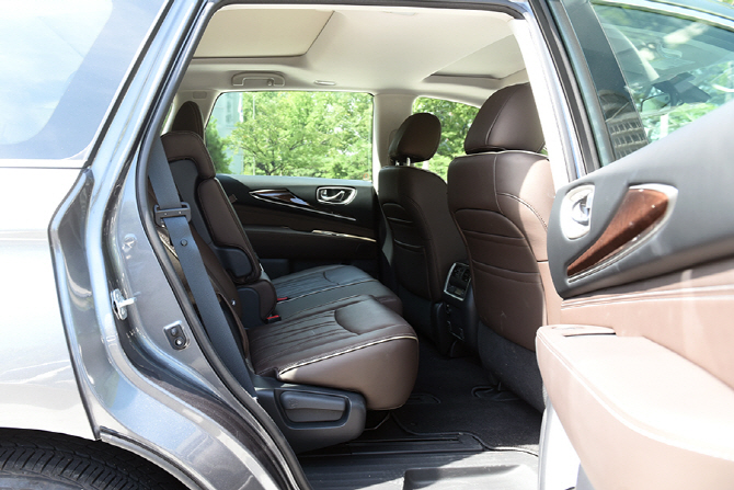 [포토] 고급스러운 마감이 돋보이는 인피니티 QX60의 2열 시트