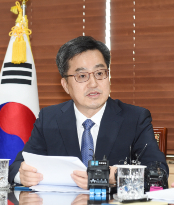 기재부 장·차관 내주 현장방문 '올인'…KDI, 청년주거 해법 제시