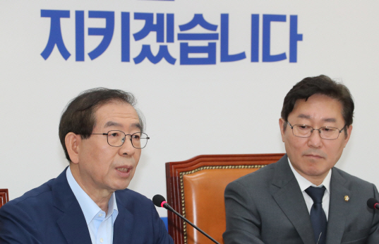 박원순 "서울시민과 MB 고소·고발…박원순 제압 문건 실행"(상보)