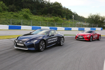 서킷 주행의 짜릿함과 함께 느낀 렉서스 뉴 LC500·뉴 LC500h 시승기