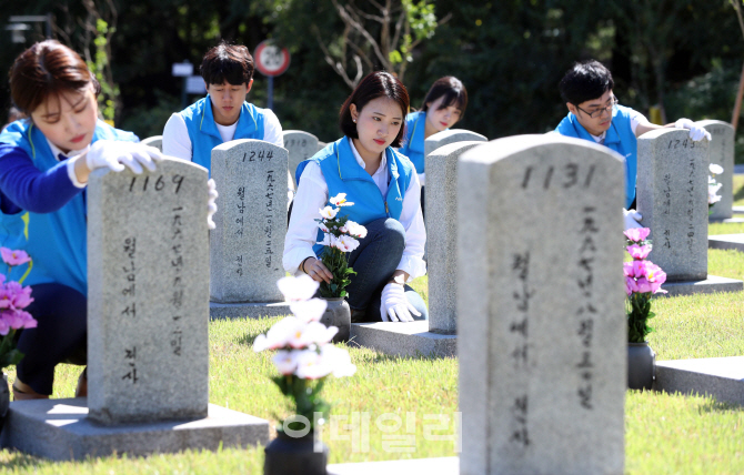 [포토]'숭고한 정신 기리며'
