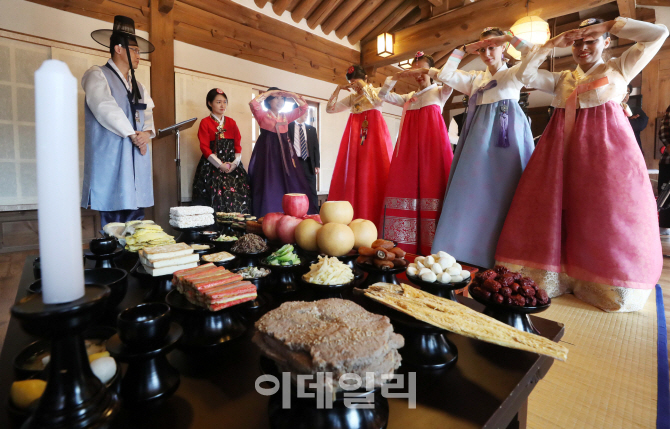 [포토]'절은 이렇게 해요'